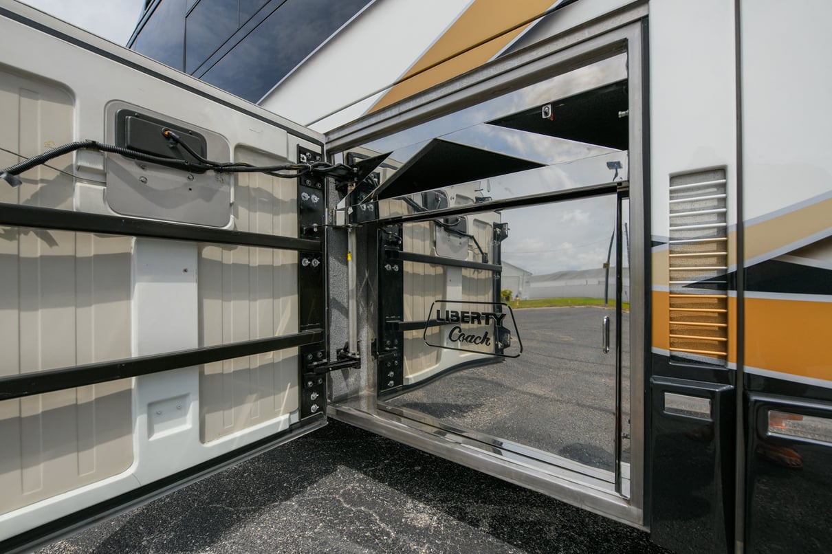 2003 PREVOST LIBERTY H3 45 gallery image-37