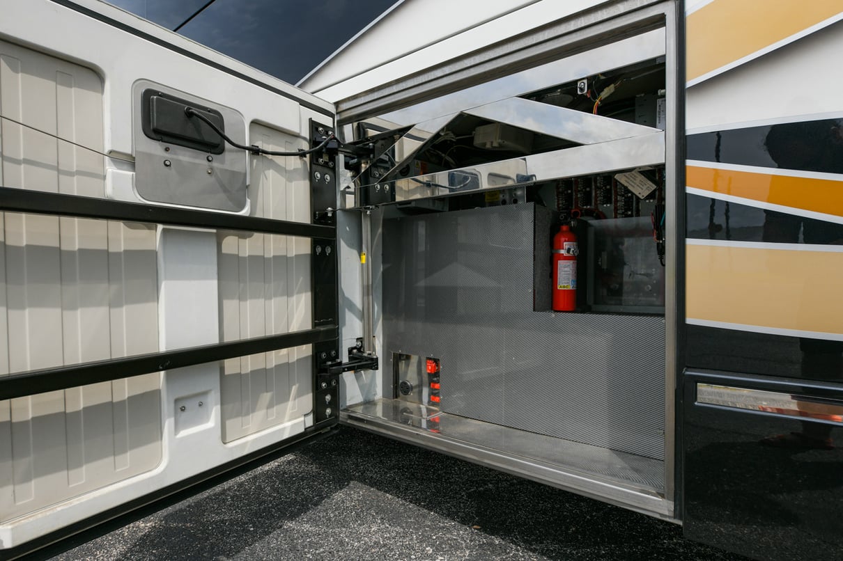2003 PREVOST LIBERTY H3 45 gallery image-38