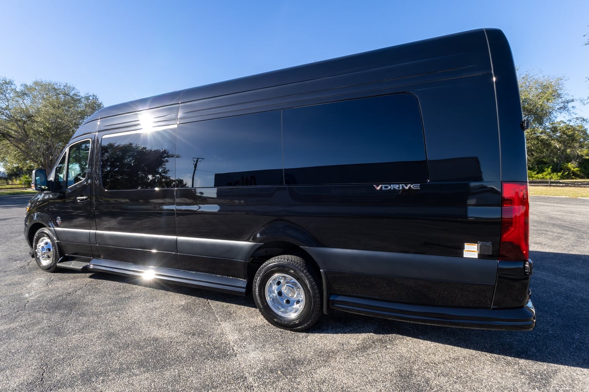 2026 OGV Luxury Coach gallery image-8