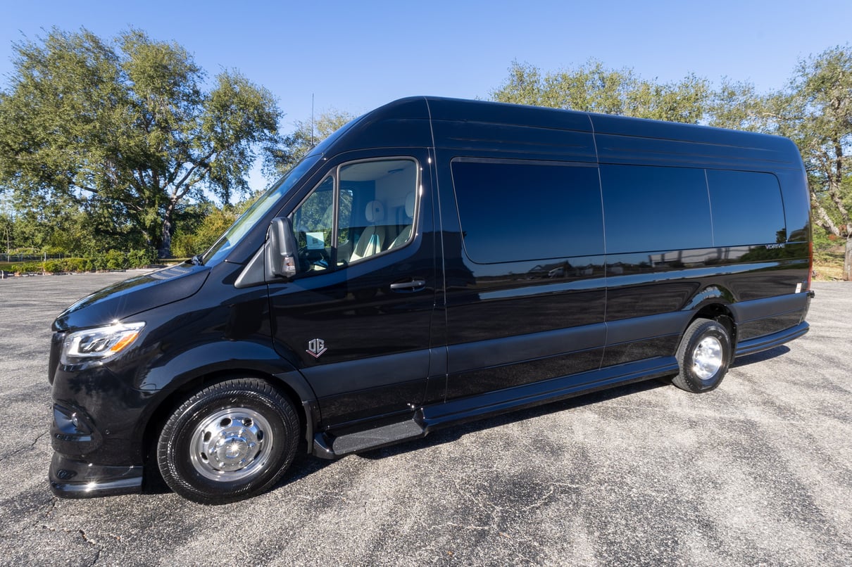 2026 OGV Luxury Coach gallery image-11