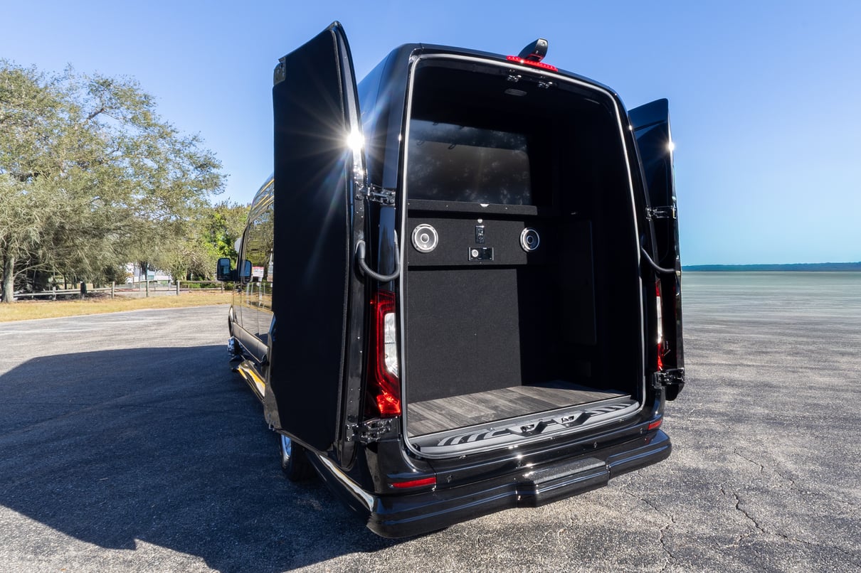 2026 OGV Luxury Coach gallery image-23