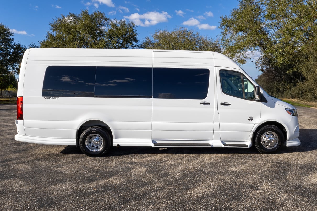 2026 OGV Luxury Coach gallery image-4