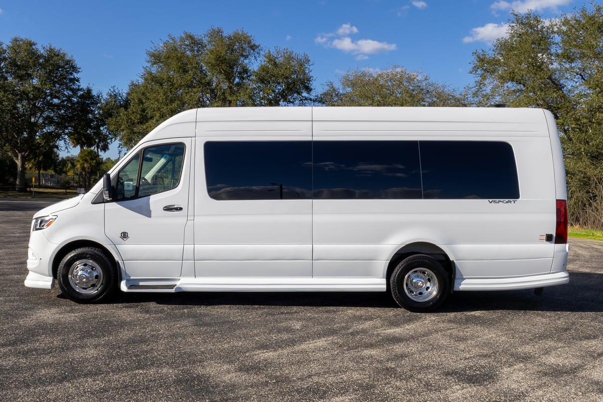 2026 OGV Luxury Coach gallery image-10