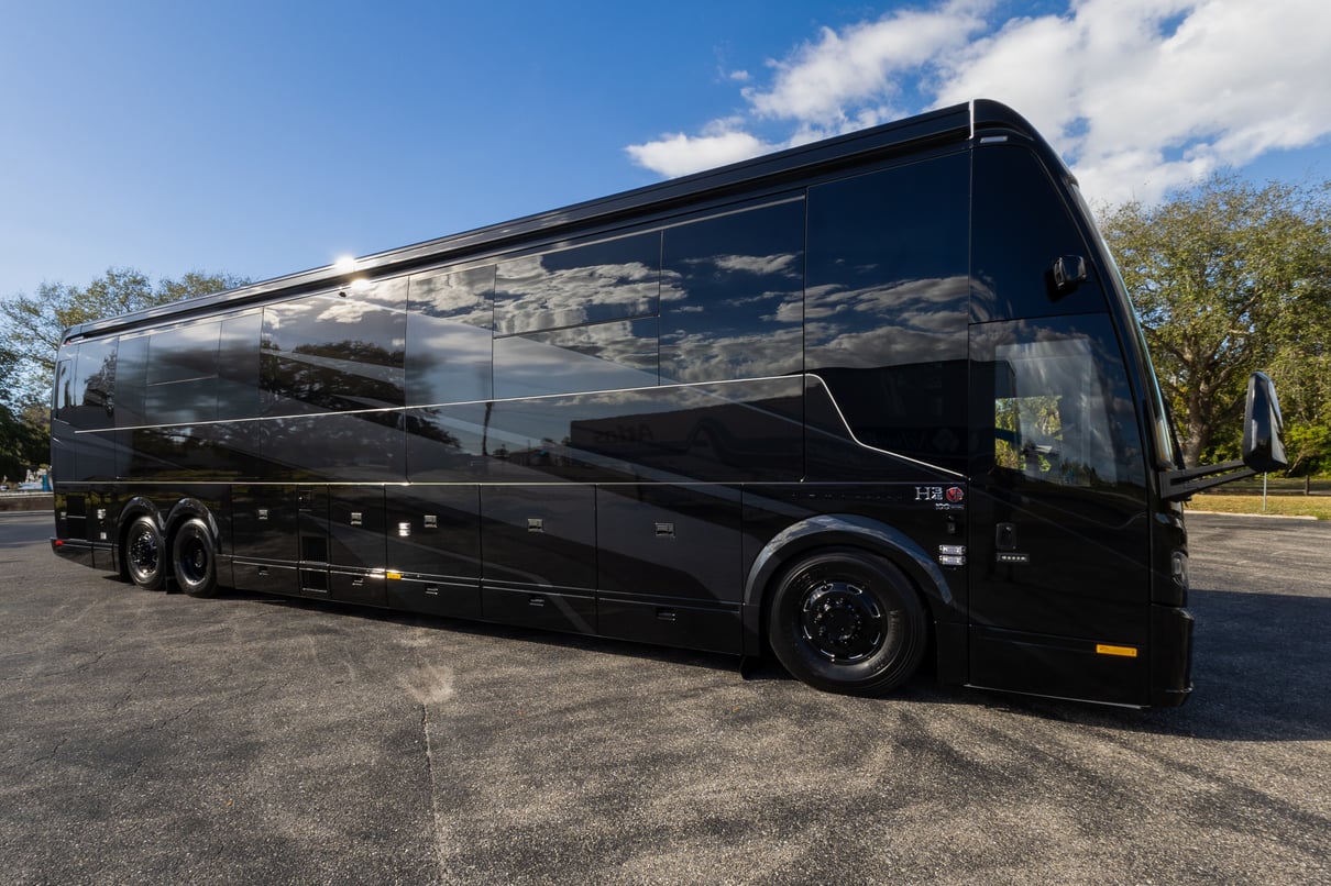 2026 Prevost Loki H3 45 LC024 gallery image-2