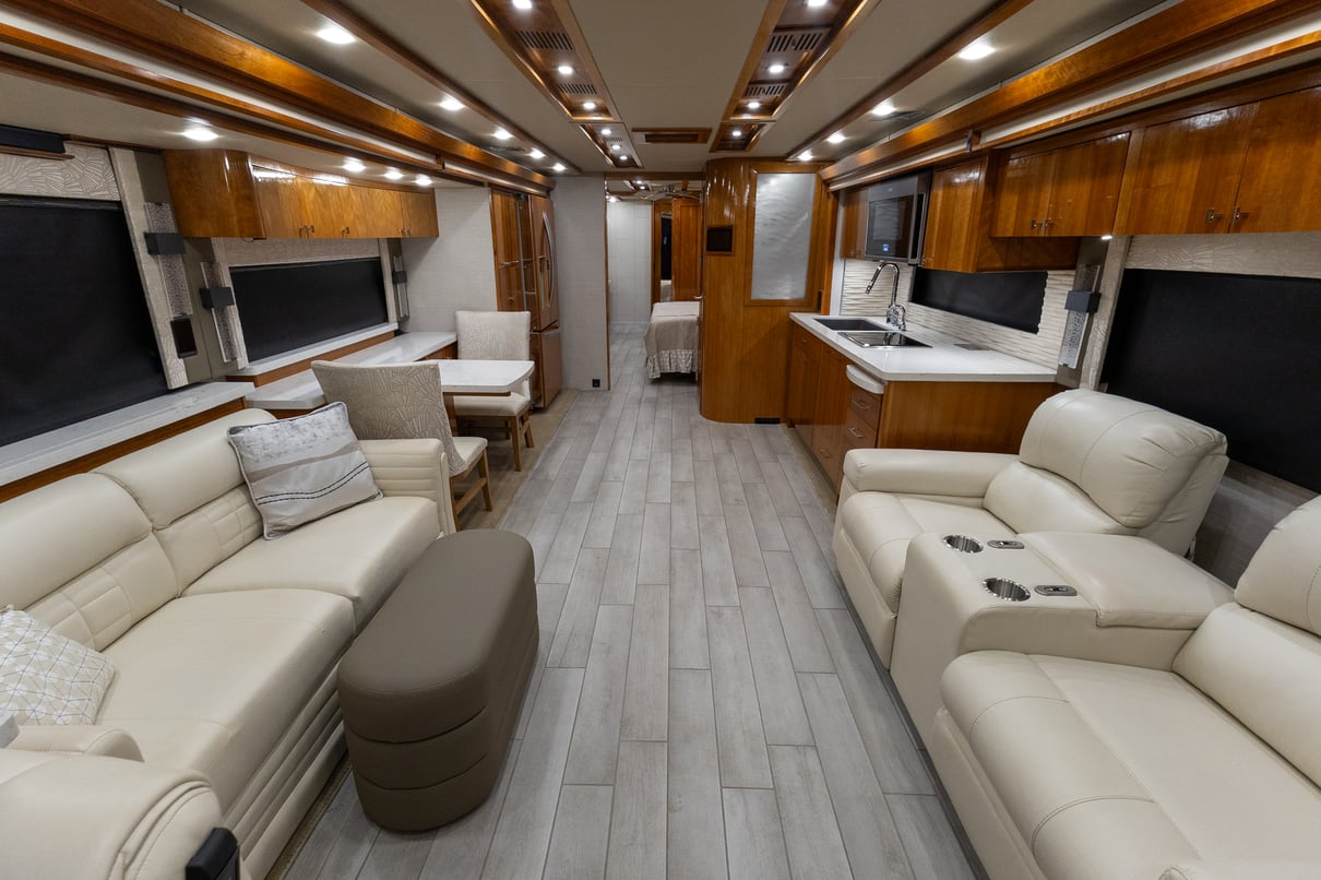 2022 Tiffin Zephyr 45 PZ gallery image-14