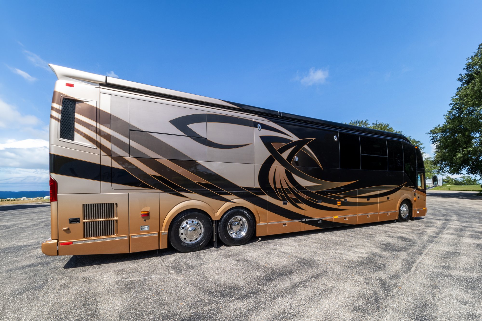 2014 Prevost Millennium H3 45