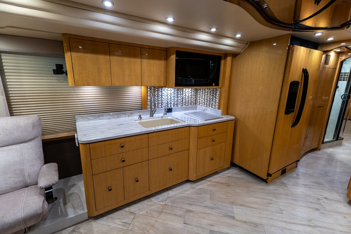 2014 Prevost Millennium H3 45 gallery image-16
