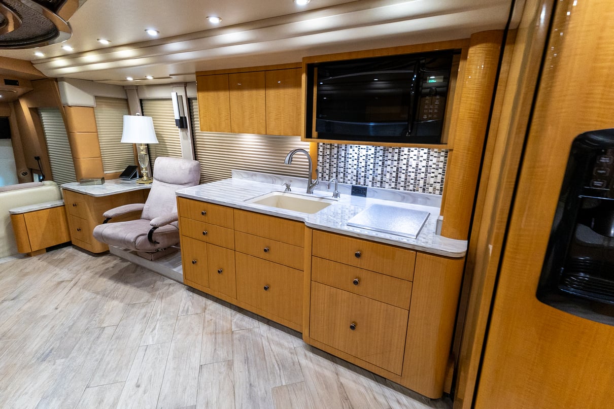 2014 Prevost Millennium H3 45 gallery image-18