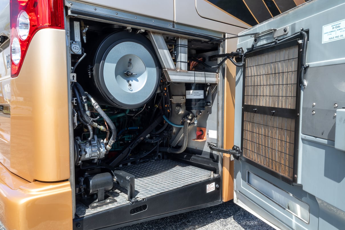 2014 Prevost Millennium H3 45 gallery image-32
