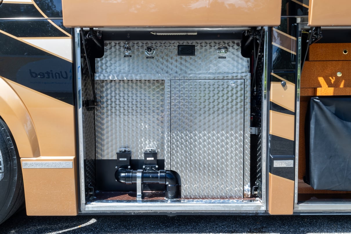 2014 Prevost Millennium H3 45 gallery image-33
