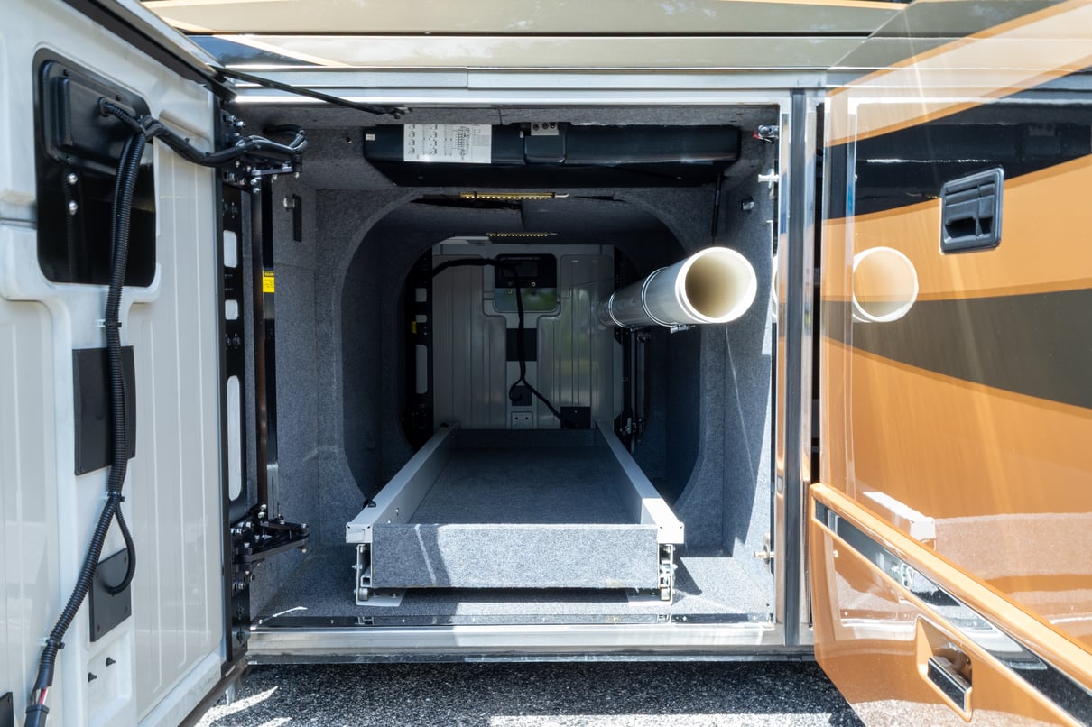 2014 Prevost Millennium H3 45 gallery image-40