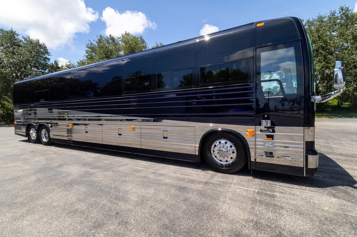 2020 Prevost Millennium X3 45 gallery image-2