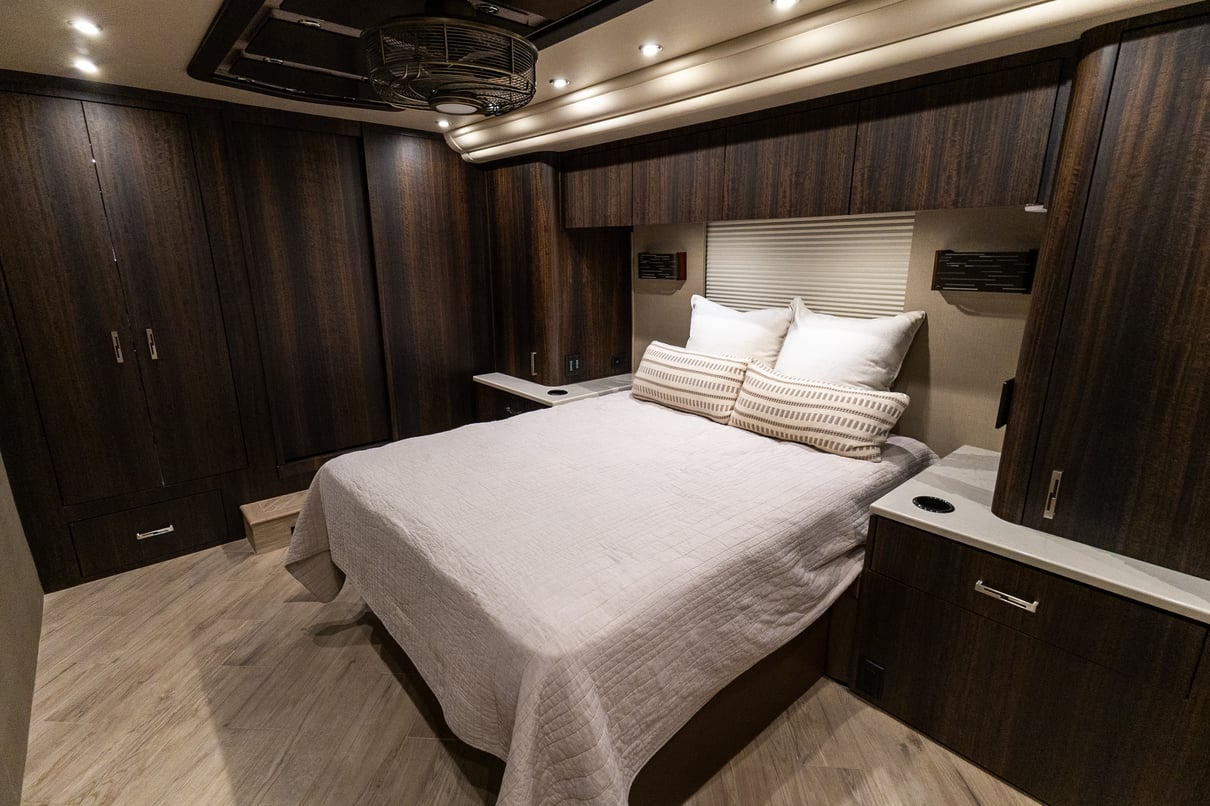 2020 Prevost Millennium X3 45 gallery image-27