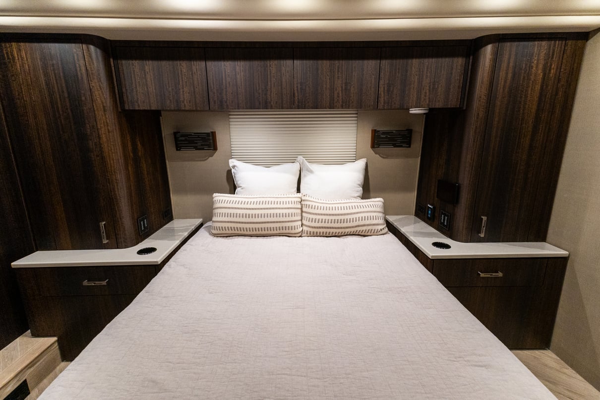 2020 Prevost Millennium X3 45 gallery image-28