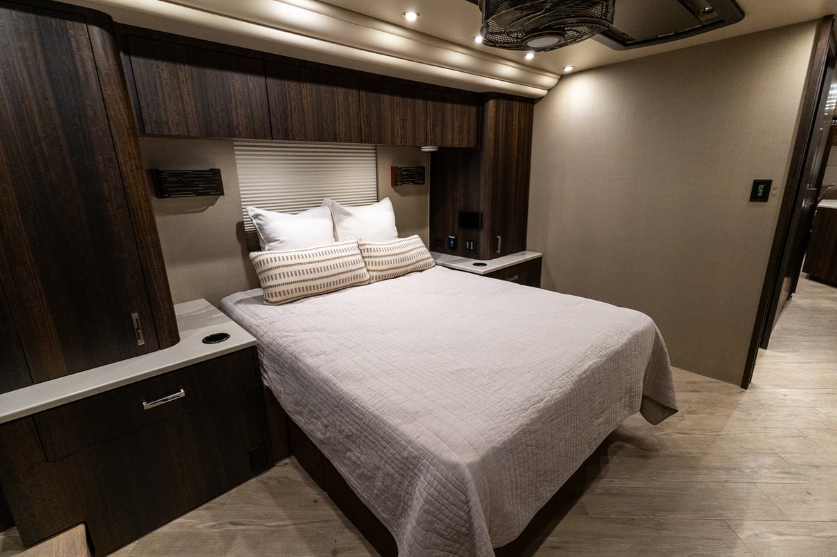 2020 Prevost Millennium X3 45 gallery image-29