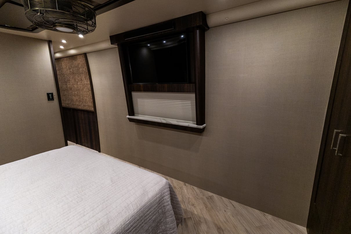 2020 Prevost Millennium X3 45 gallery image-30