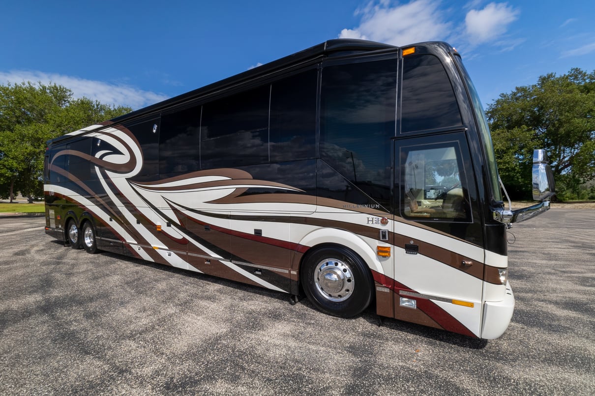 2016 Prevost Millennium H3 45 gallery image-2