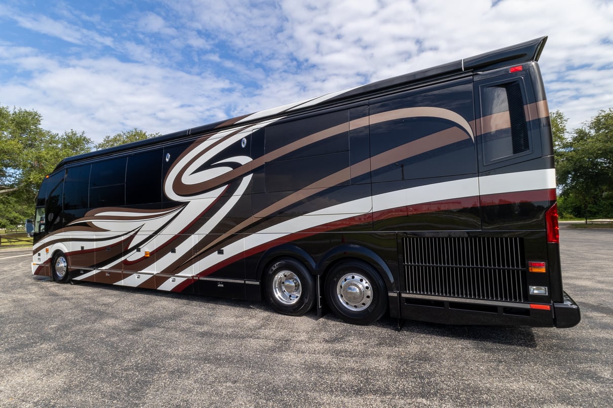 2016 Prevost Millennium H3 45 gallery image-8