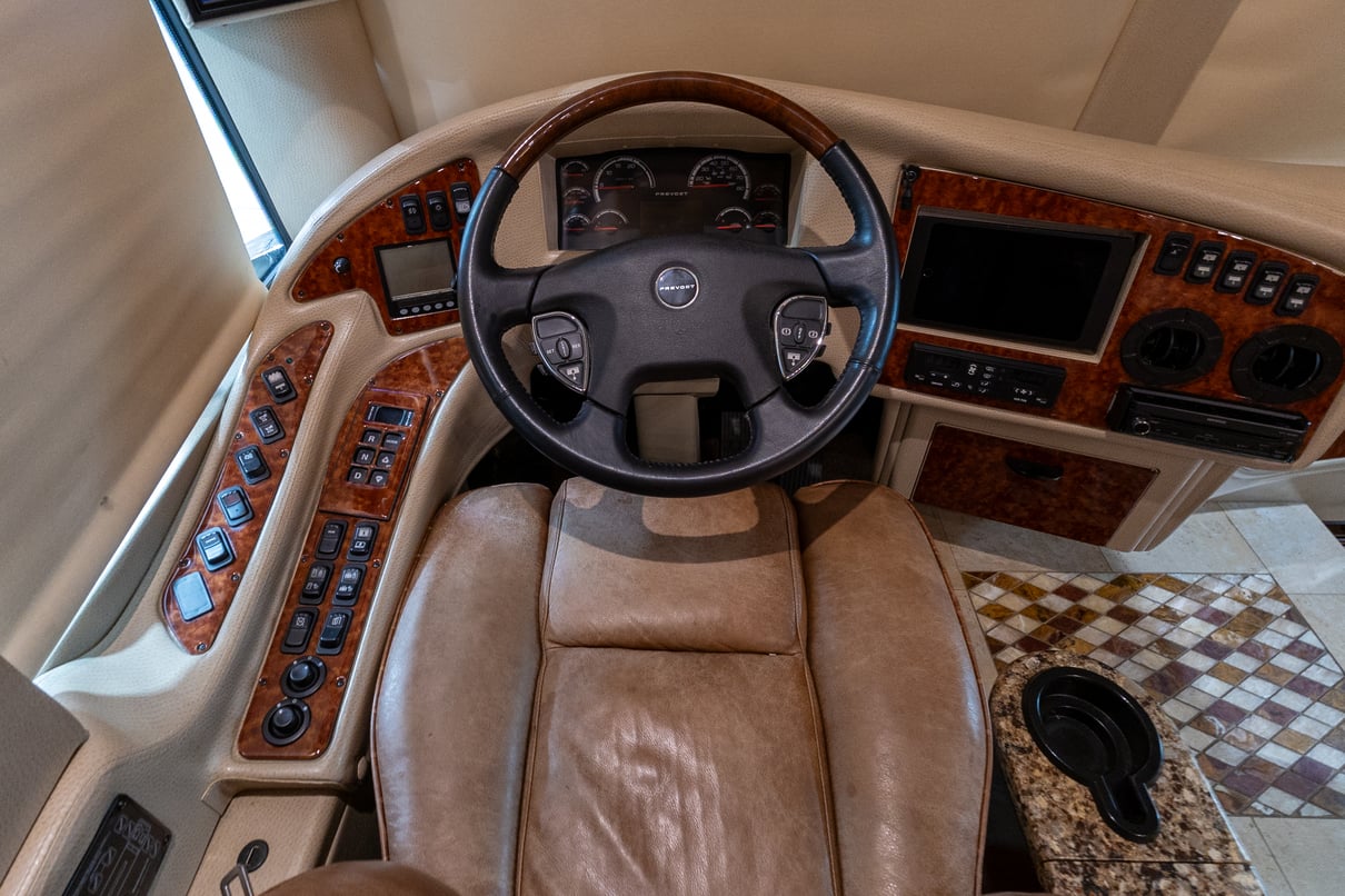 2016 Prevost Millennium H3 45 gallery image-13