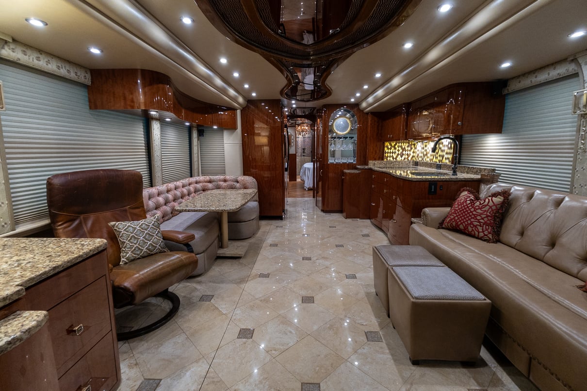 2016 Prevost Millennium H3 45 gallery image-14