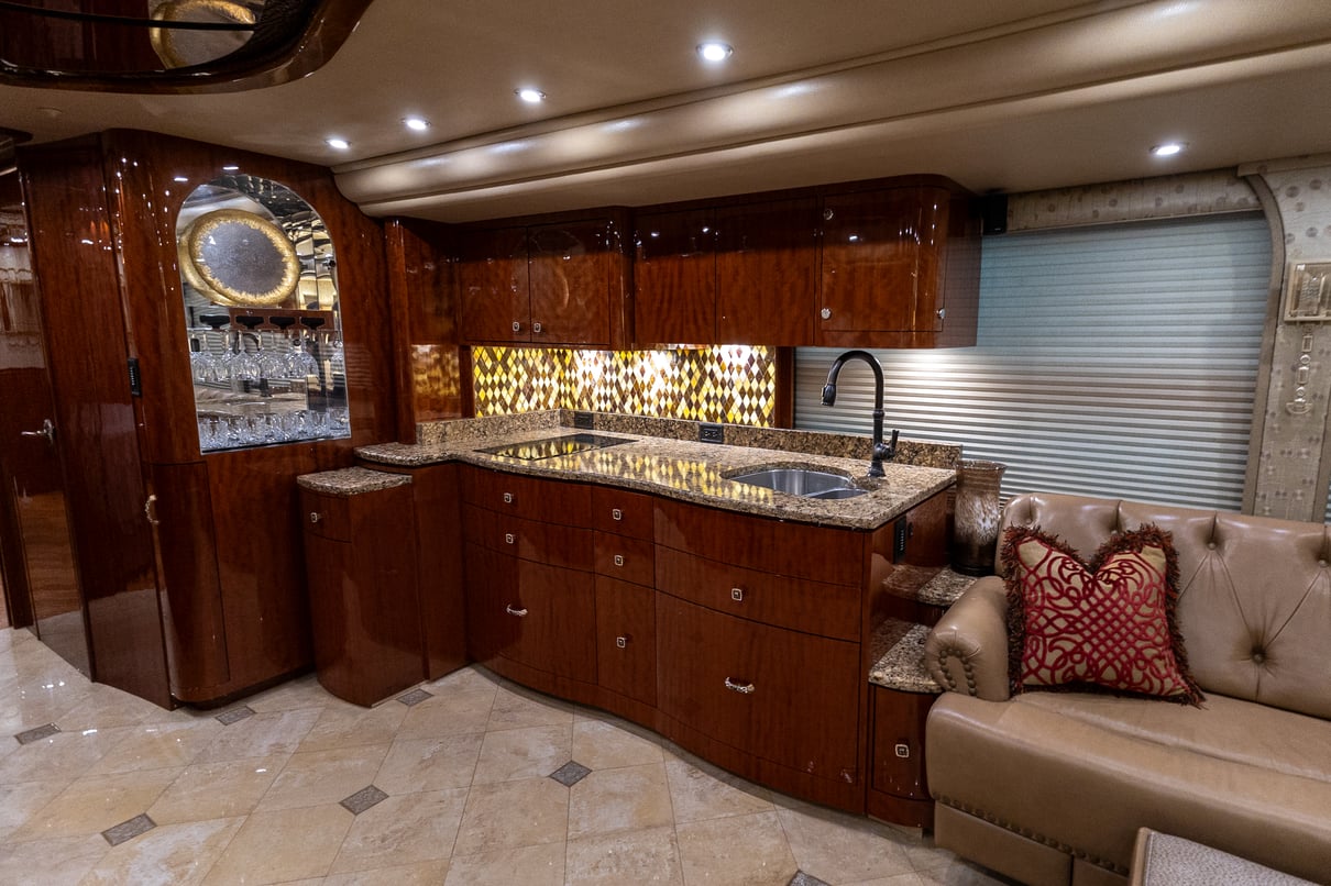 2016 Prevost Millennium H3 45 gallery image-16