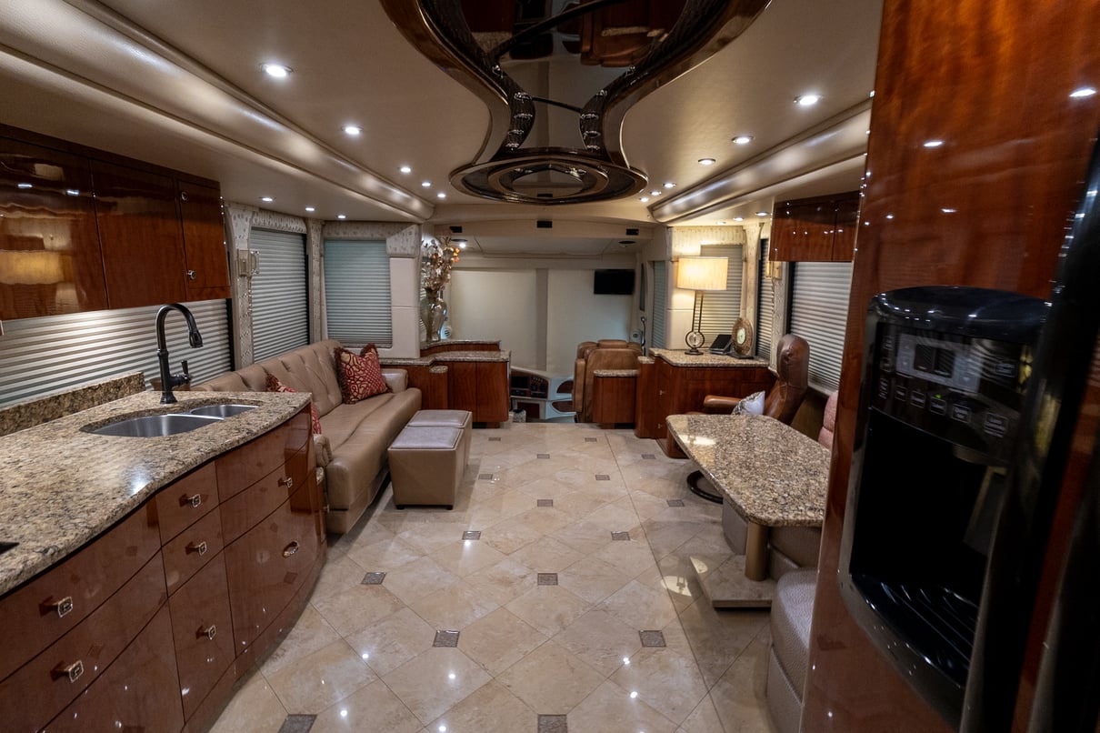 2016 Prevost Millennium H3 45 gallery image-21