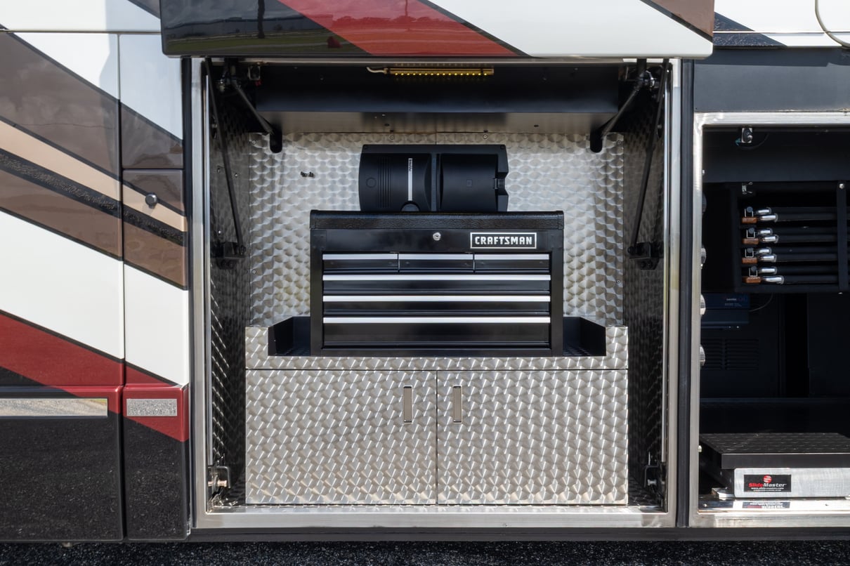 2016 Prevost Millennium H3 45 gallery image-36