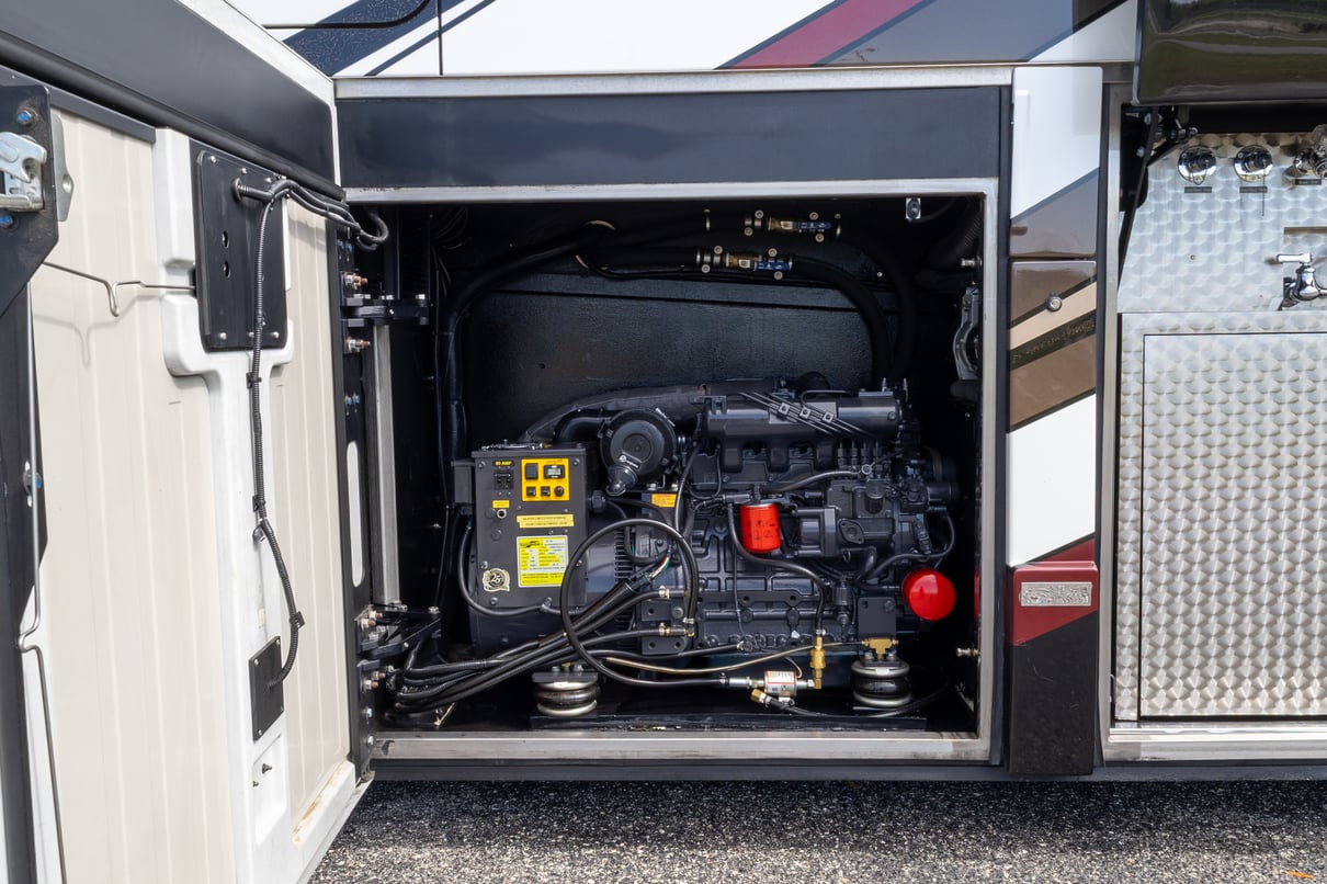 2016 Prevost Millennium H3 45 gallery image-44