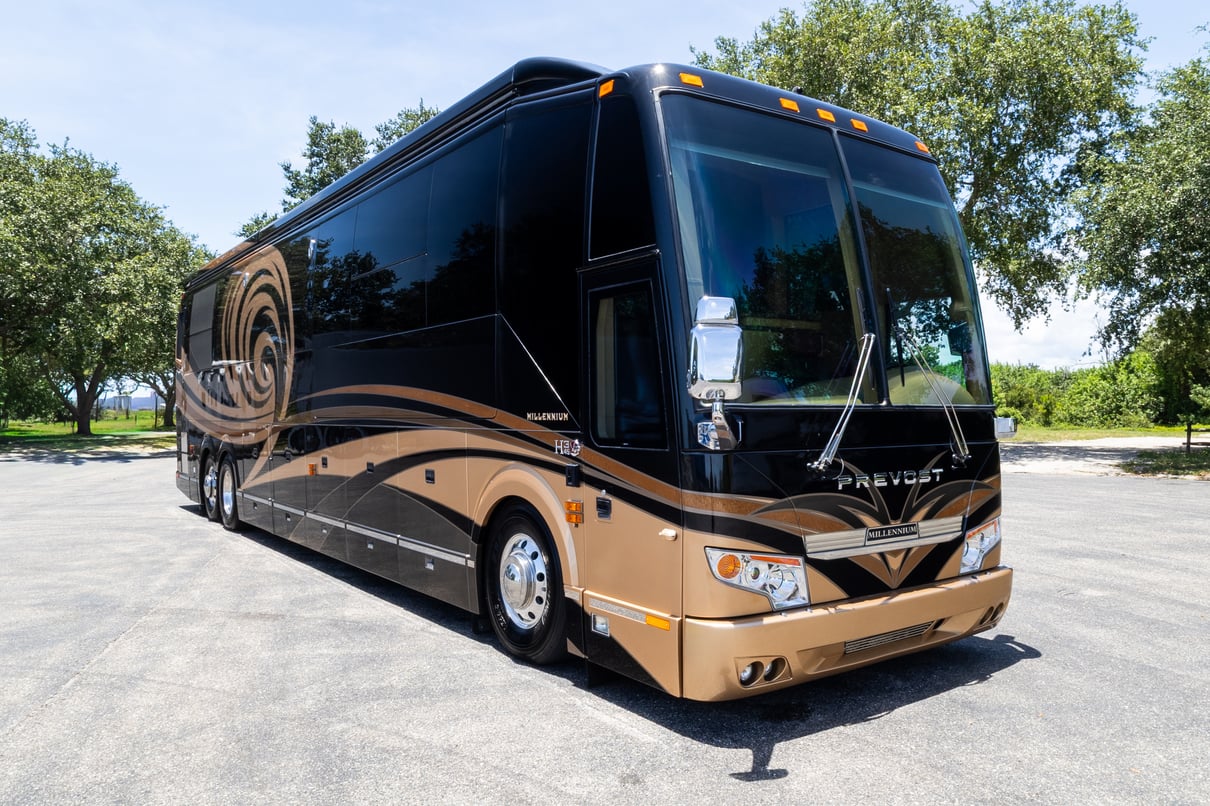 2014 Prevost Millennium H3 45 gallery image-1