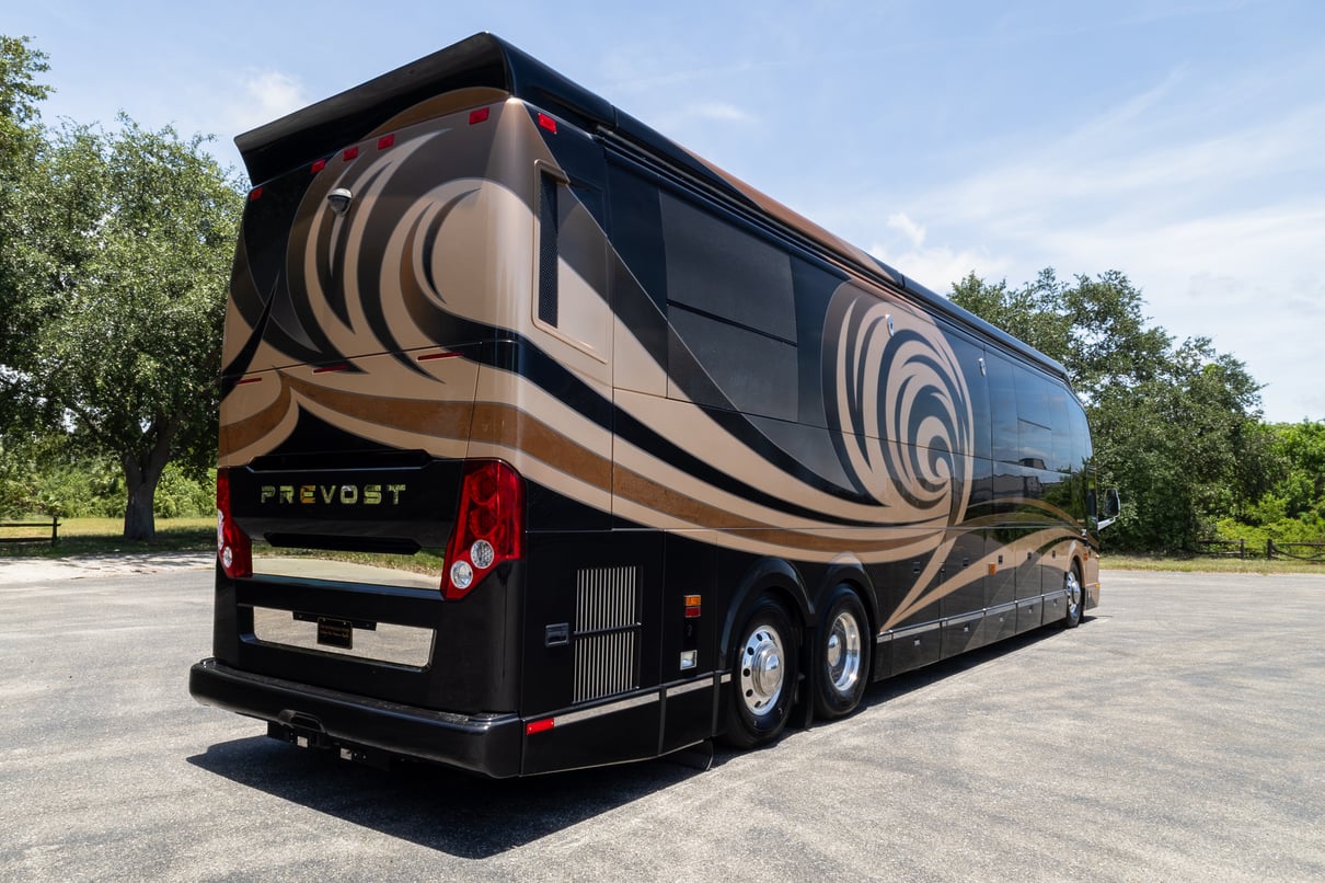 2014 Prevost Millennium H3 45 gallery image-5