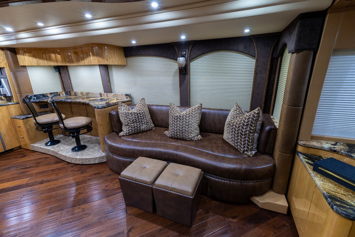 2014 Prevost Millennium H3 45 gallery image-15