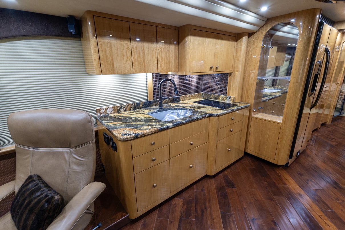 2014 Prevost Millennium H3 45 gallery image-18