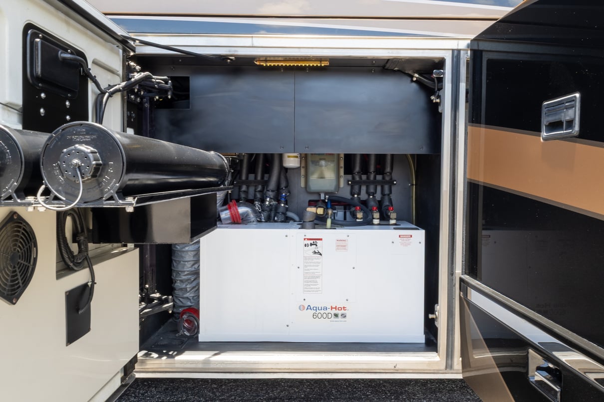 2014 Prevost Millennium H3 45 gallery image-43