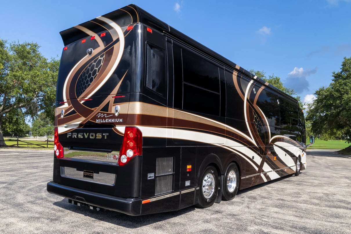 2015 Prevost Millennium H3 45 gallery image-5