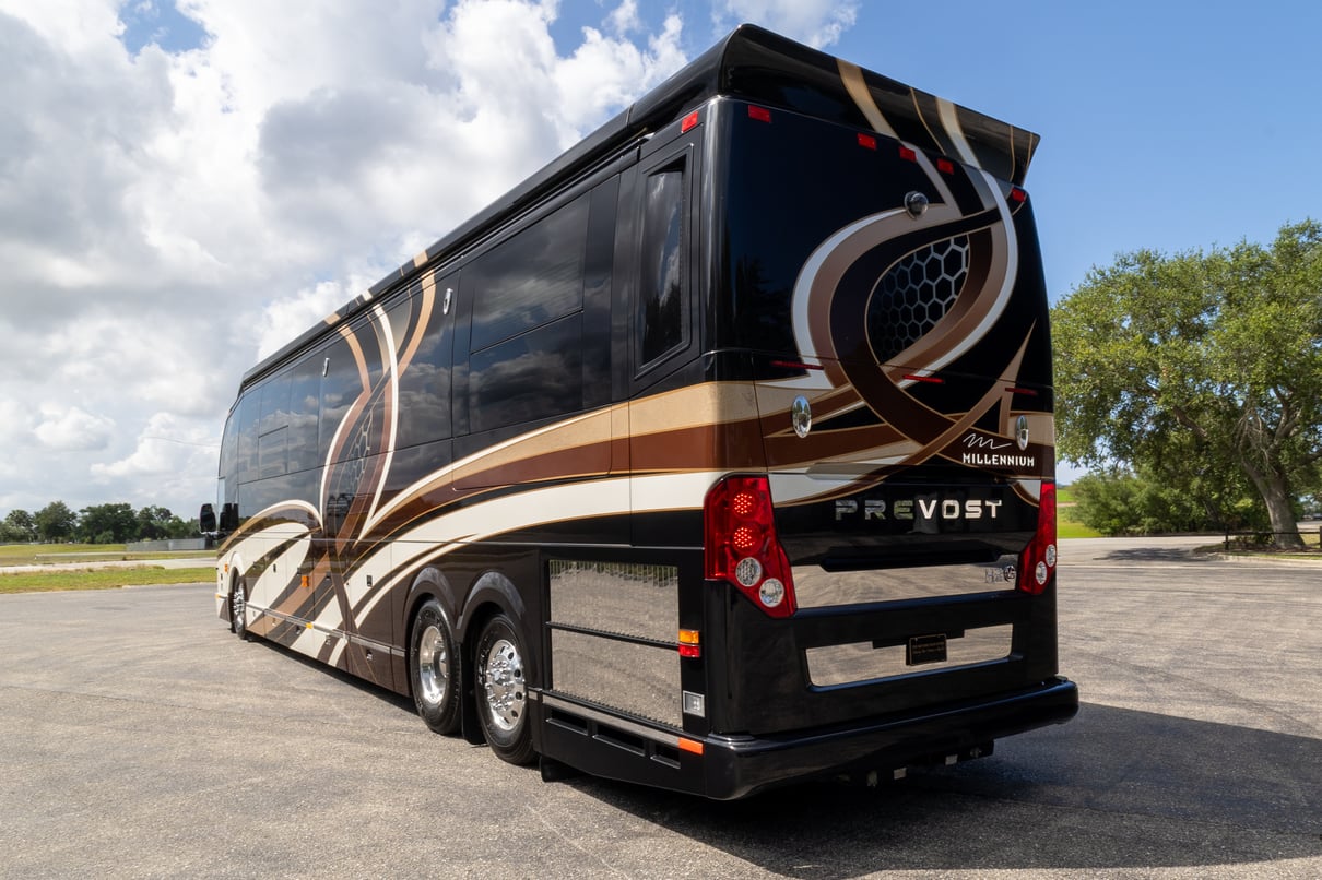 2015 Prevost Millennium H3 45 gallery image-7