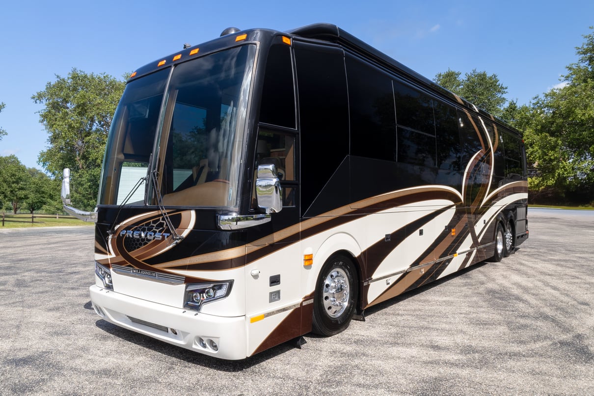 2015 Prevost Millennium H3 45 gallery image-11