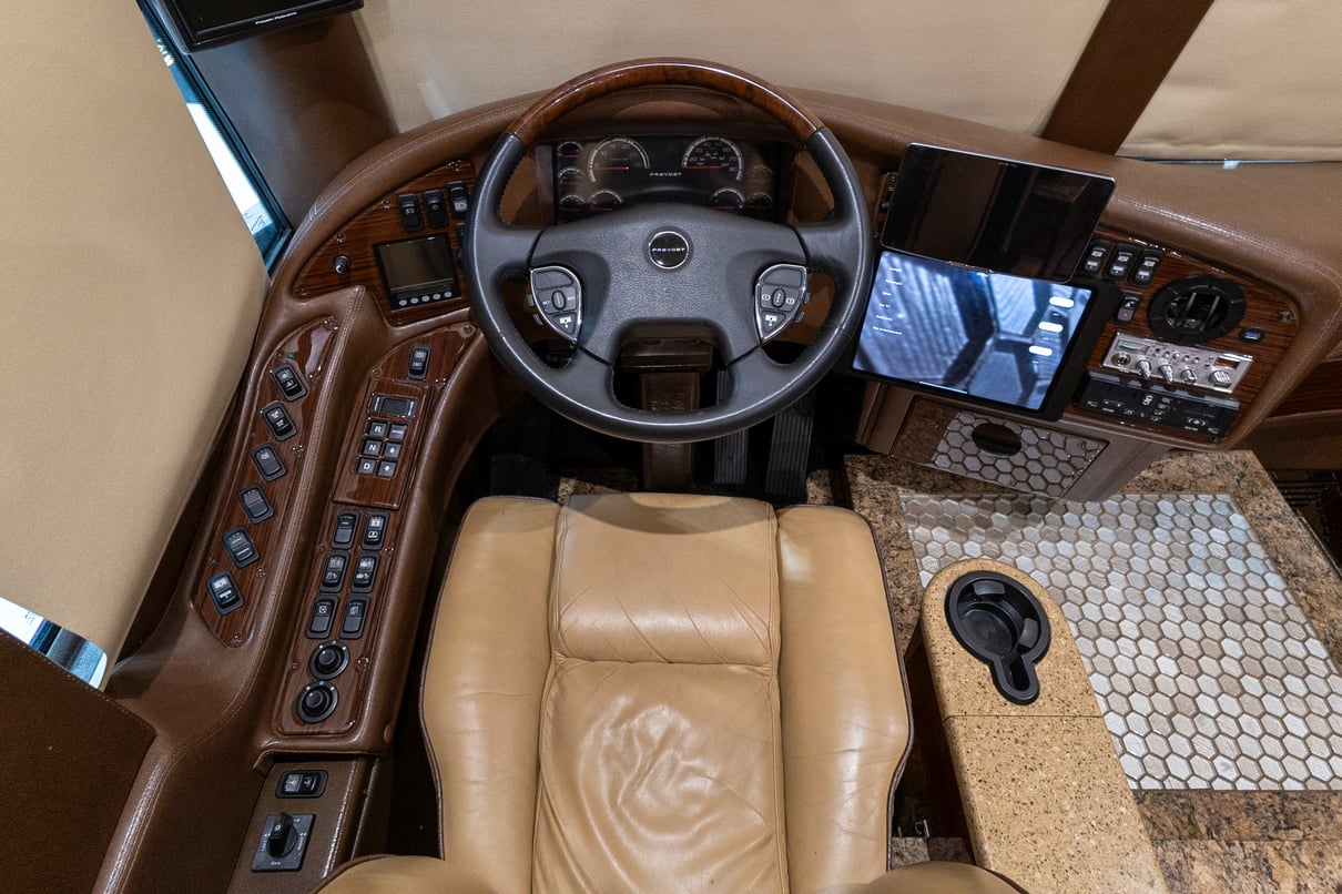 2015 Prevost Millennium H3 45 gallery image-13