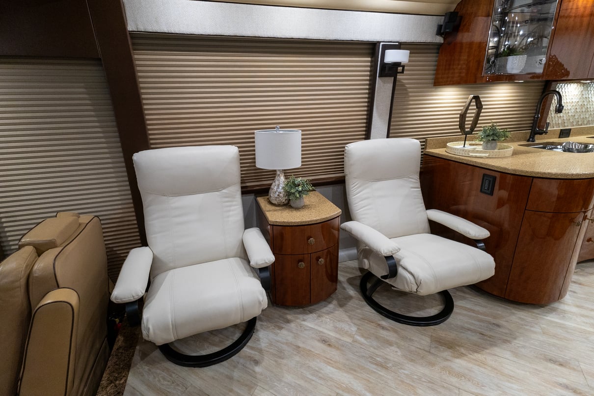 2015 Prevost Millennium H3 45 gallery image-17