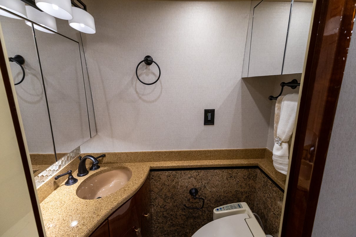 2015 Prevost Millennium H3 45 gallery image-22