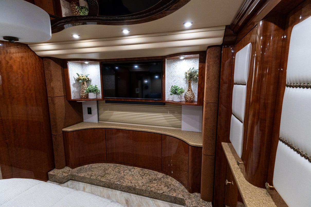 2015 Prevost Millennium H3 45 gallery image-29