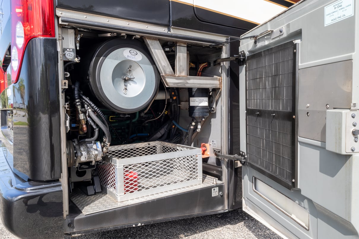 2015 Prevost Millennium H3 45 gallery image-33