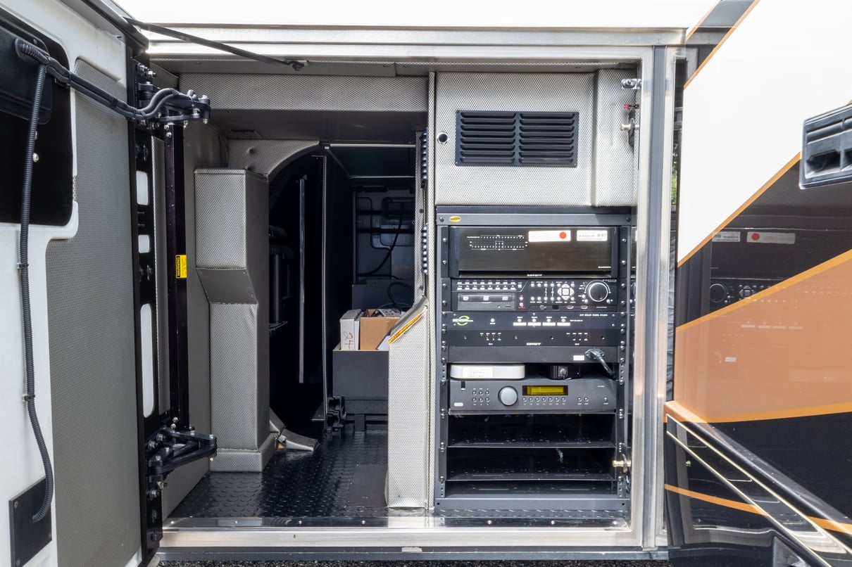 2015 Prevost Millennium H3 45 gallery image-41