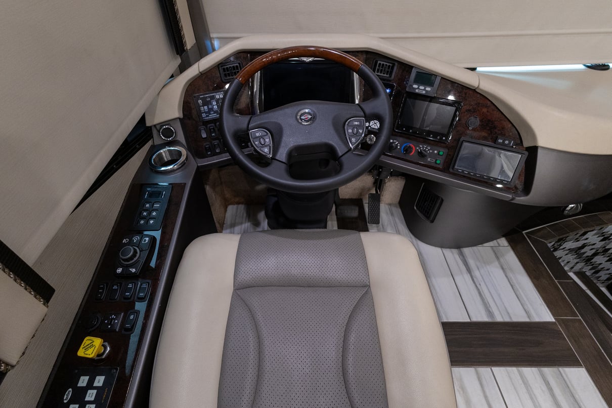 2020 Foretravel Realm FS605 LVMS gallery image-13