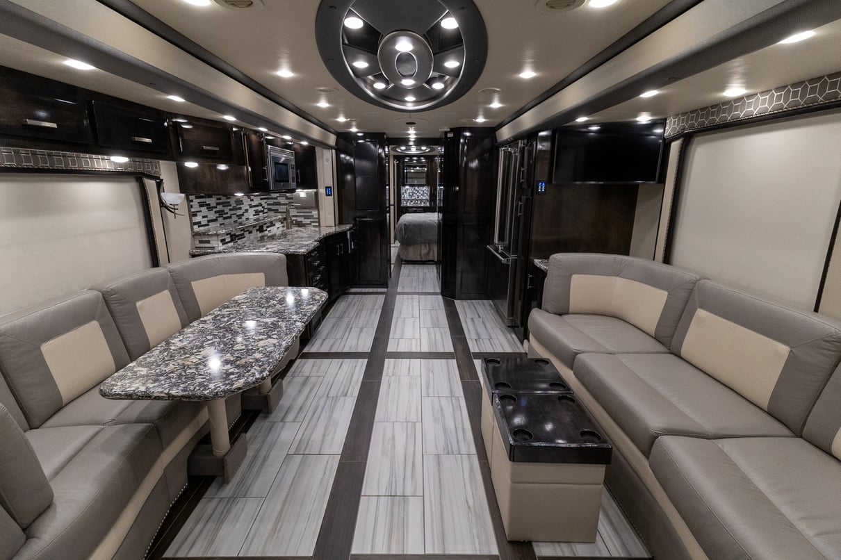 2020 Foretravel Realm FS605 LVMS gallery image-14