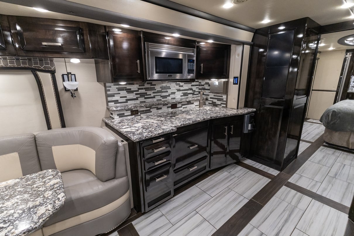 2020 Foretravel Realm FS605 LVMS gallery image-18