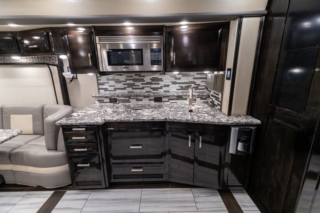 2020 Foretravel Realm FS605 LVMS gallery image-19