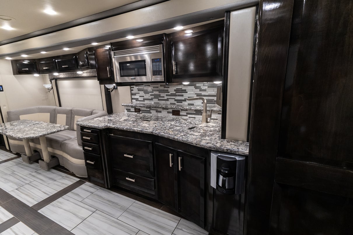 2020 Foretravel Realm FS605 LVMS gallery image-20