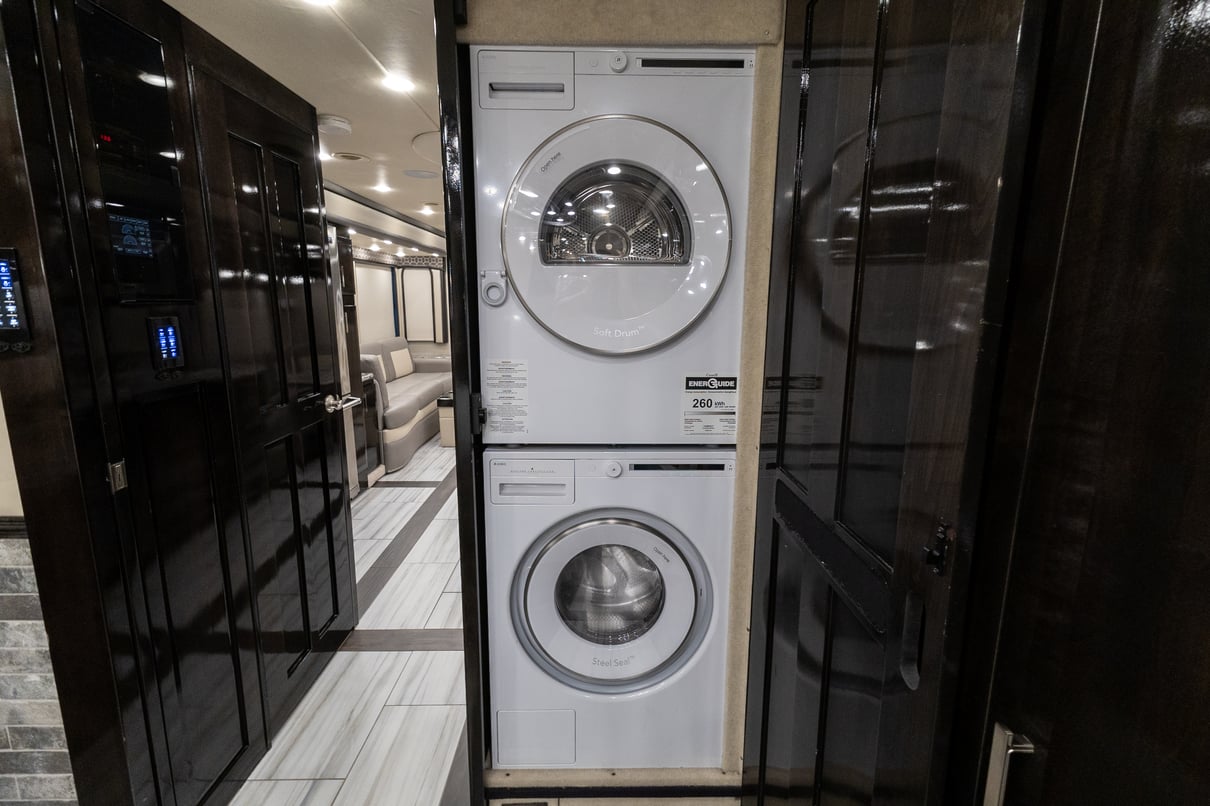 2020 Foretravel Realm FS605 LVMS gallery image-32
