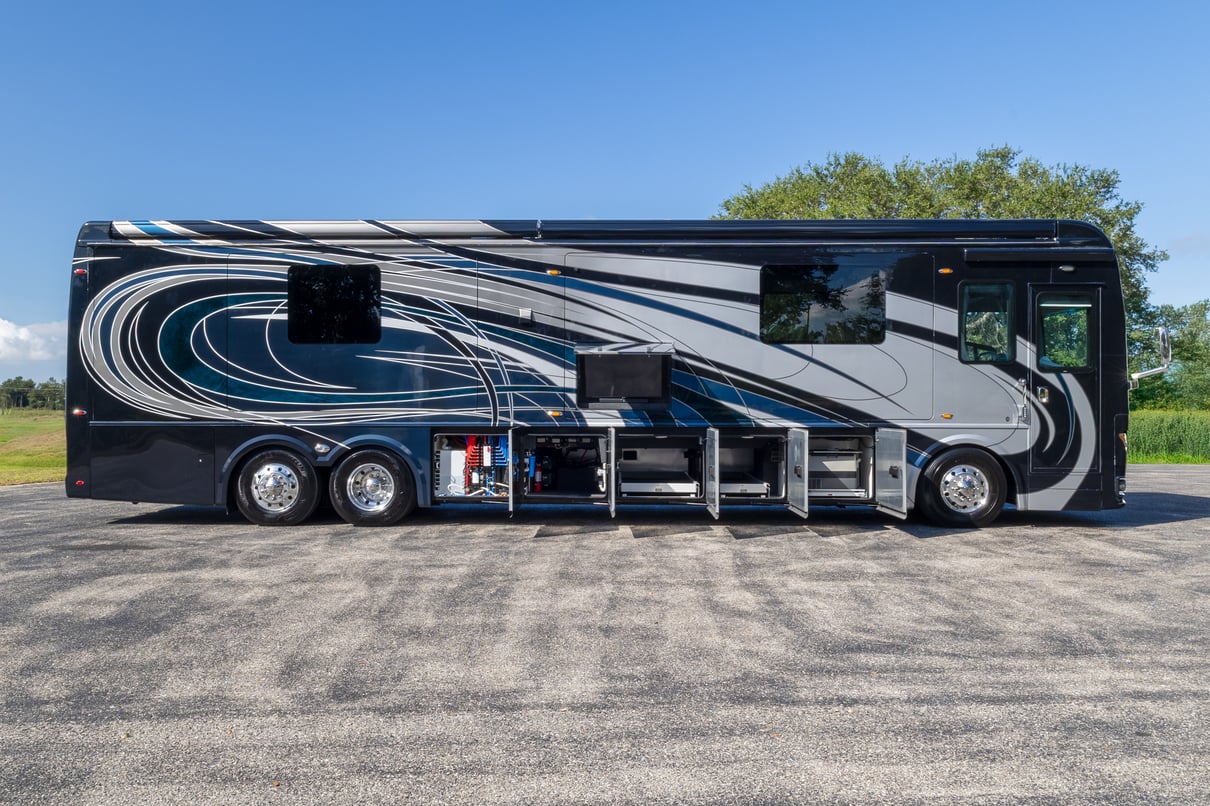 2020 Foretravel Realm FS605 LVMS gallery image-33
