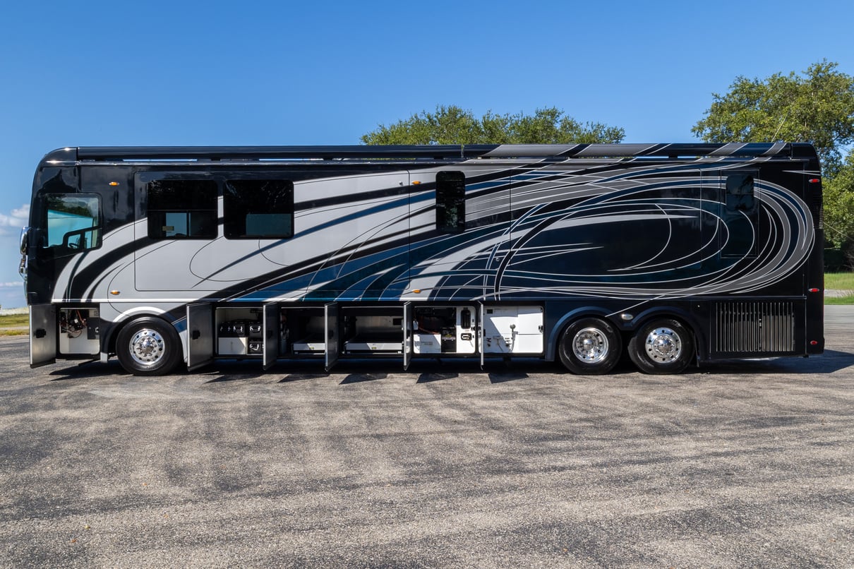 2020 Foretravel Realm FS605 LVMS gallery image-34